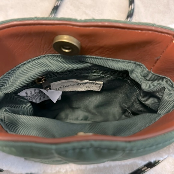 Universal Thread- NWT crossbody - Picture 4 of 5